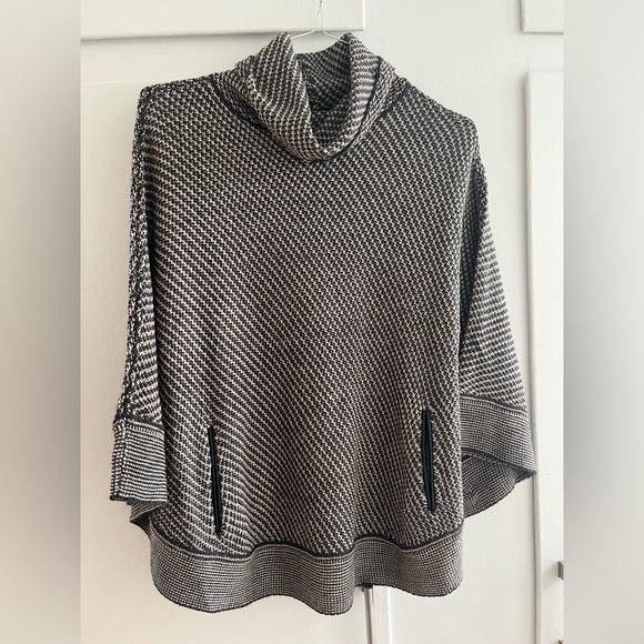 Romeo & Juliet Couture Poncho - Picture 1 of 5